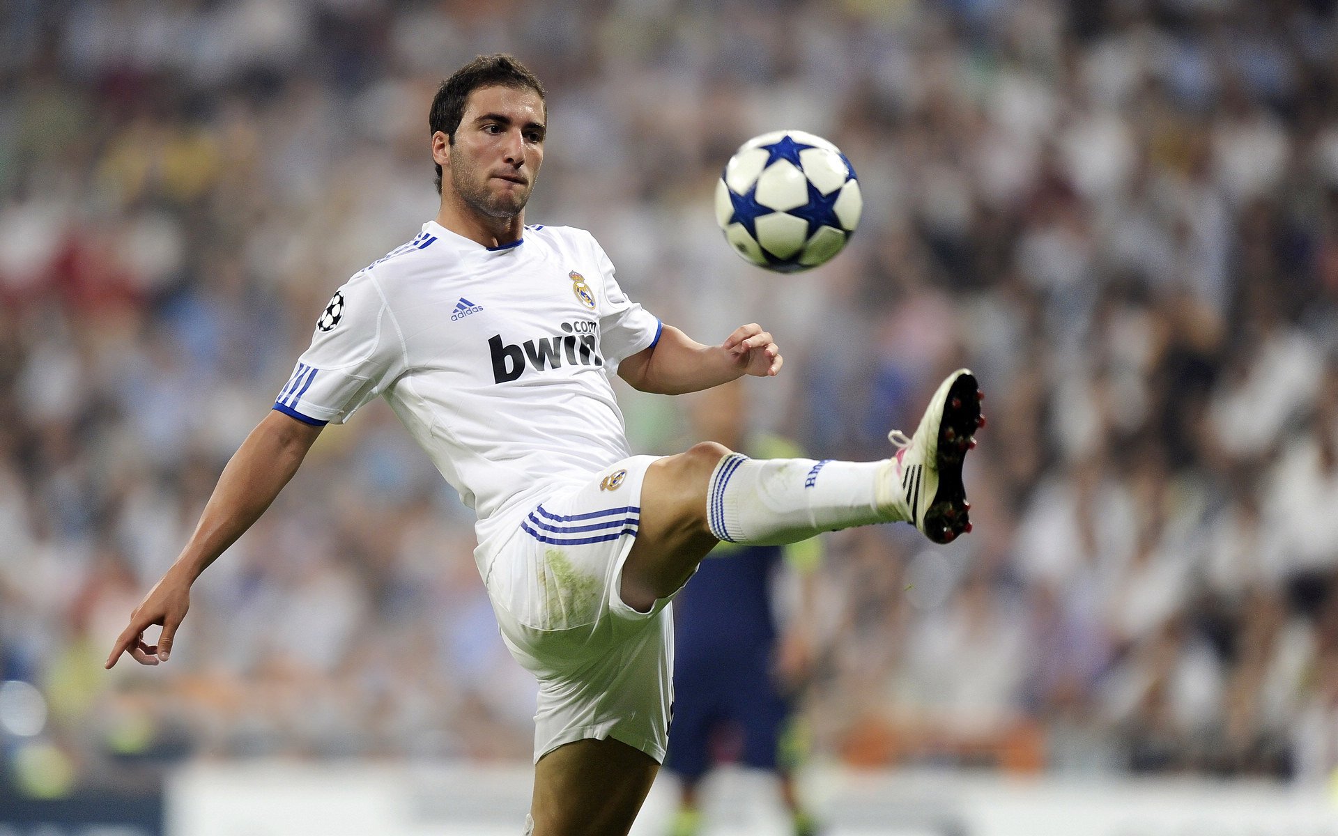 掘金带队取胜！，穆古鲁扎重要时刻爆冷赢得满堂喝彩