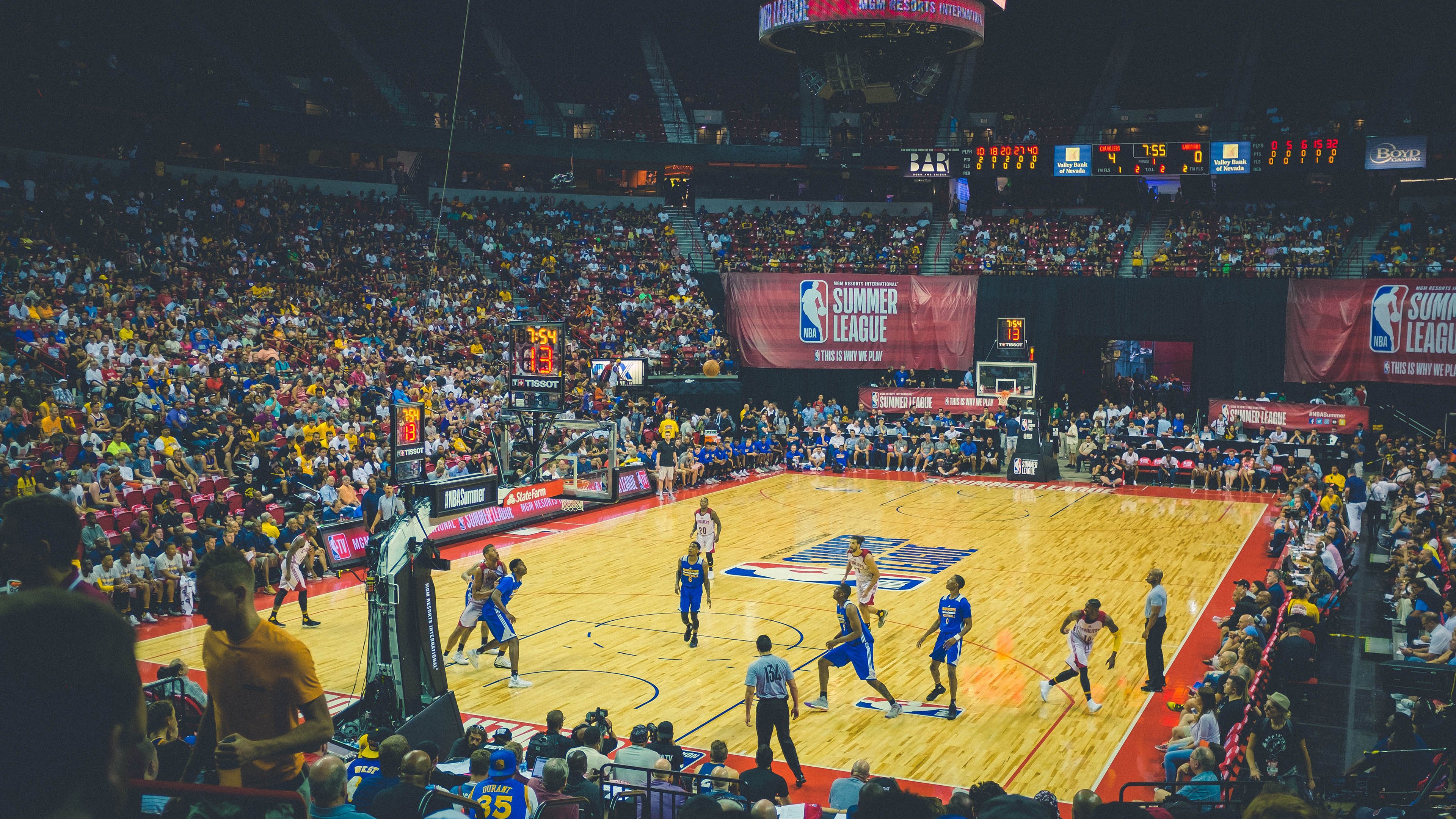 JackeyLove连续二十场比赛得分超过败北,勇士不断突破!引发球迷热议的简单介绍